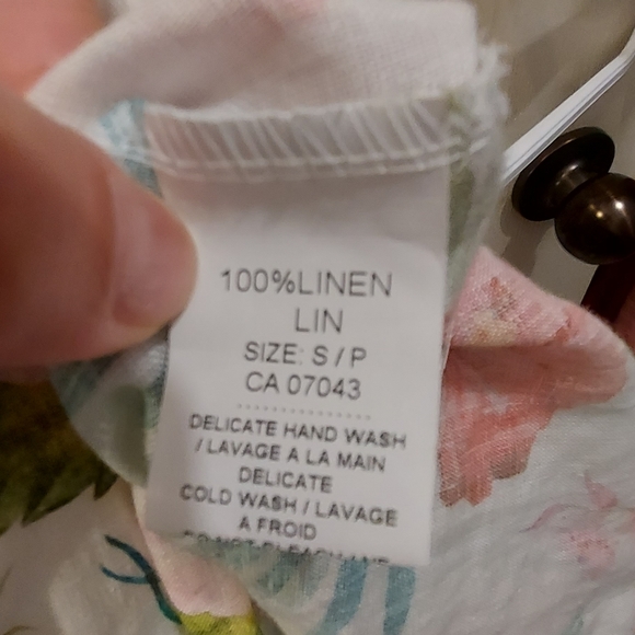 Hawaiian Style Summer Coat, Material is %100 Linen almost brand new - Picture 4 of 4